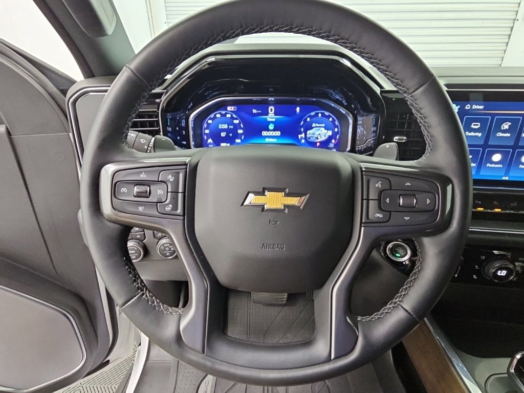 Used 2024 Chevrolet Silverado 1500 High Country w/ Technology Package AWD/4WD image 26