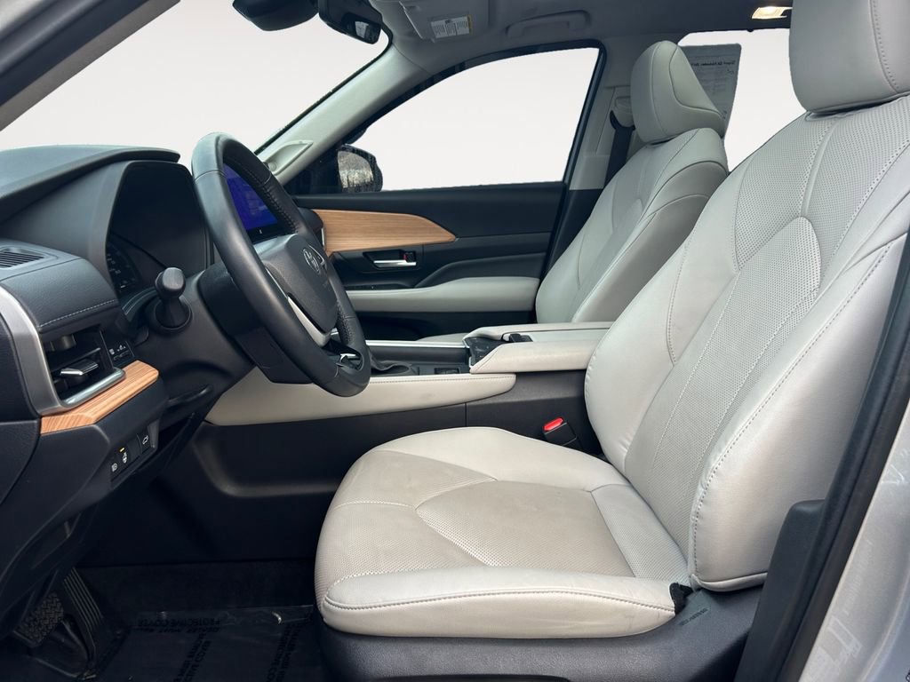 Used 2024 Toyota Grand Highlander Limited image 15