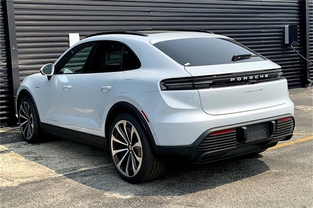 New 2025 Porsche Macan 4S Electric image 3