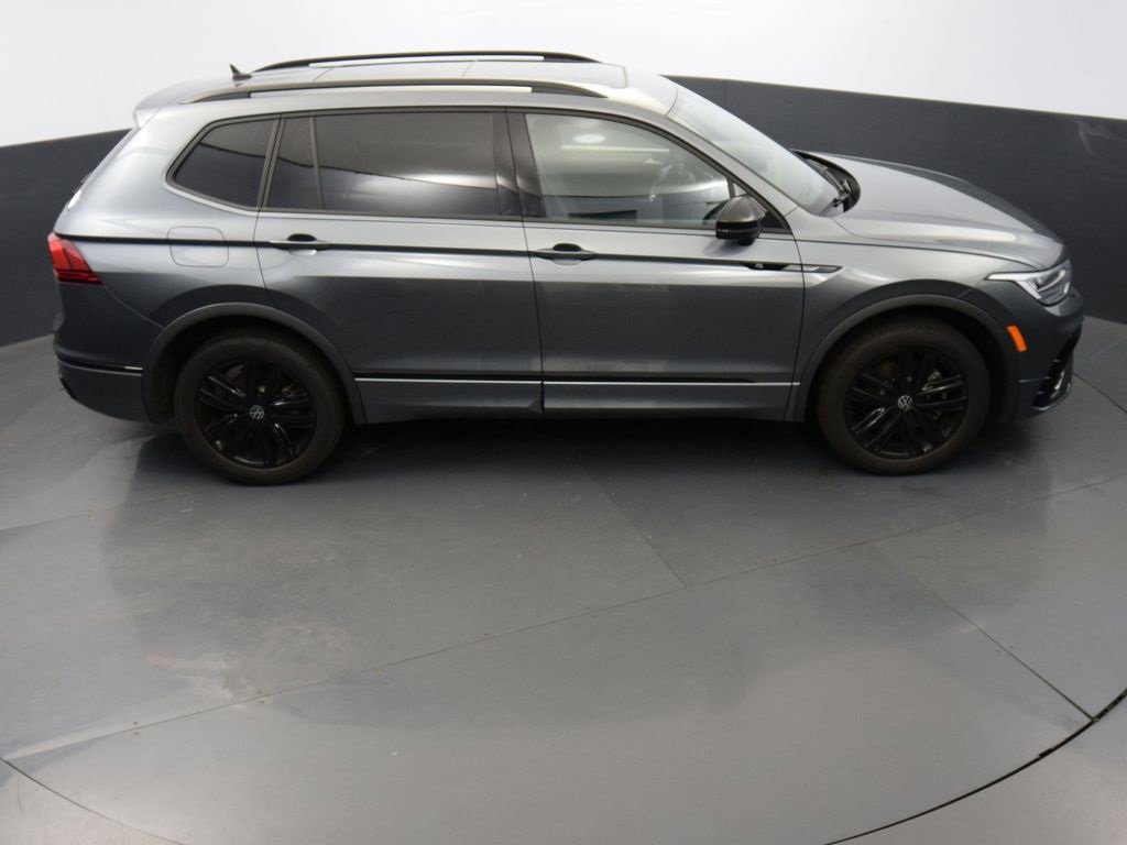 Certified 2022 Volkswagen Tiguan SE R-Line image 48