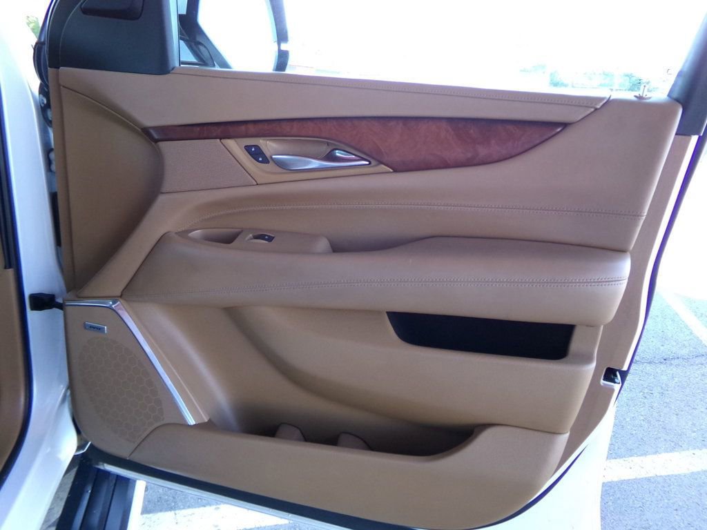 Used 2017 Cadillac Escalade ESV Platinum image 17