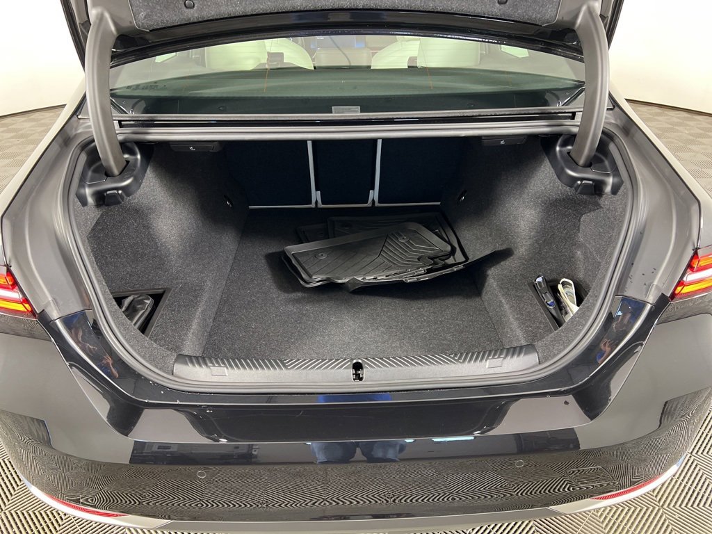 Used 2025 BMW 530i xDrive 530i xDrive w/ Premium Package image 22