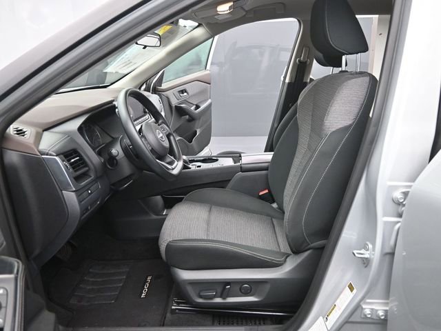 Used 2023 Nissan Rogue SV image 10