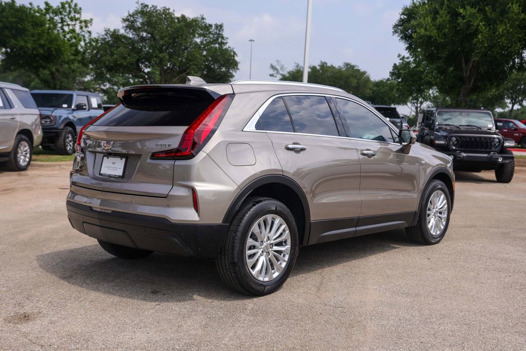 Certified 2024 Cadillac XT4 Luxury w/ Cold Weather Package FWD image 4