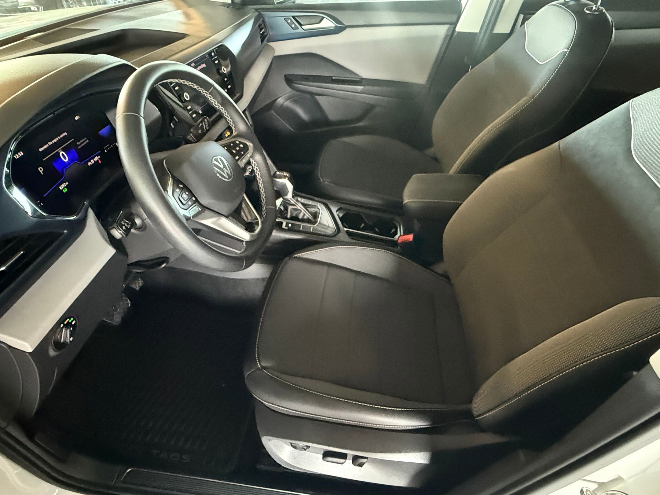 Certified 2023 Volkswagen Taos SE image 4