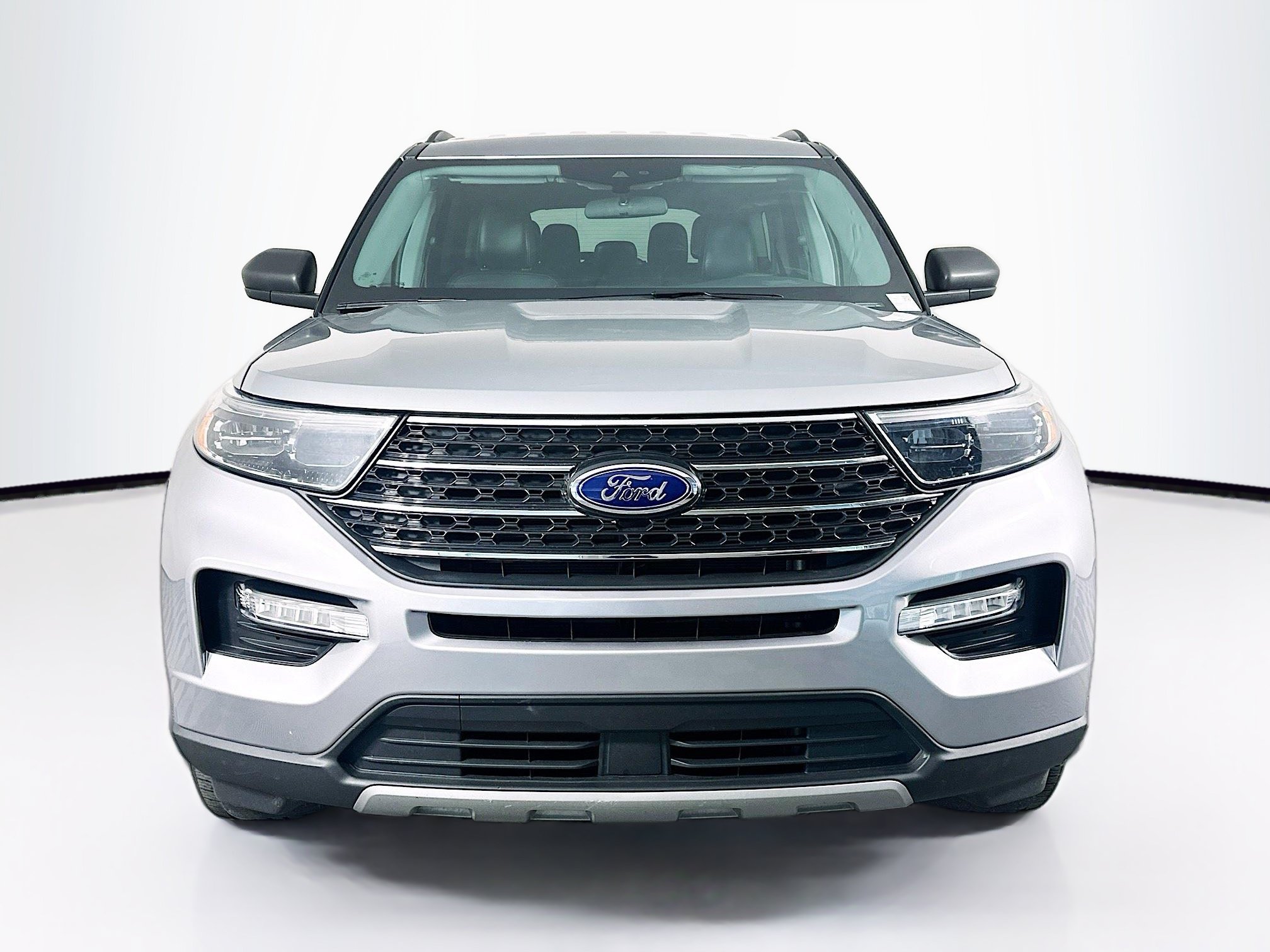Used 2023 Ford Explorer XLT w/ Equipment Group 202A AWD/4WD image 2