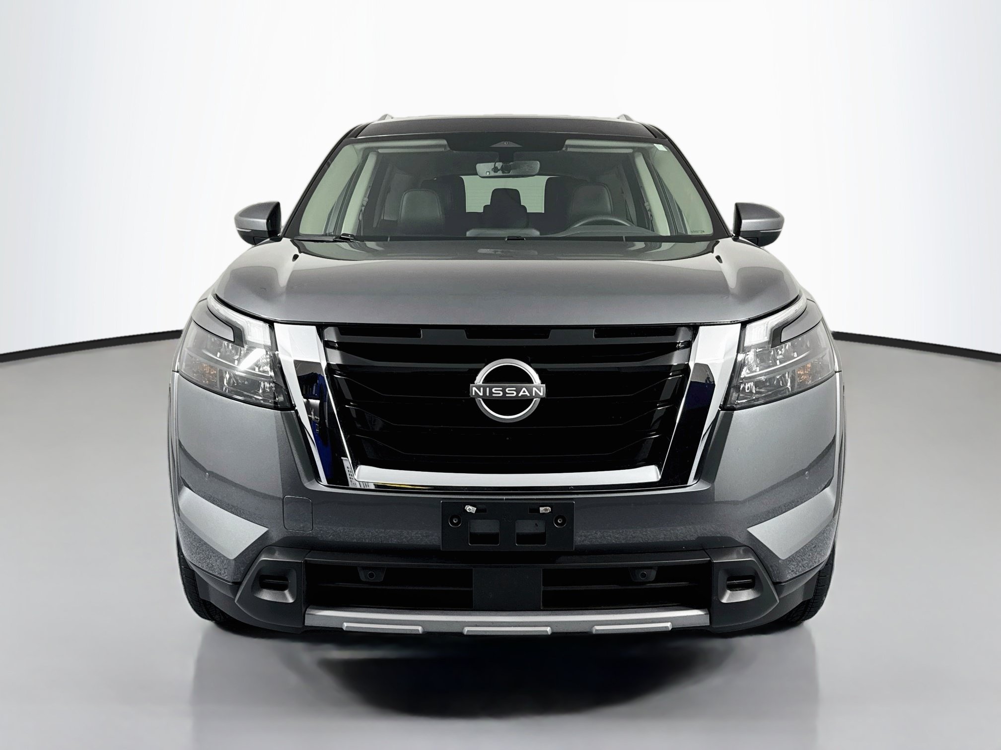 Used 2025 Nissan Pathfinder SL AWD/4WD image 2