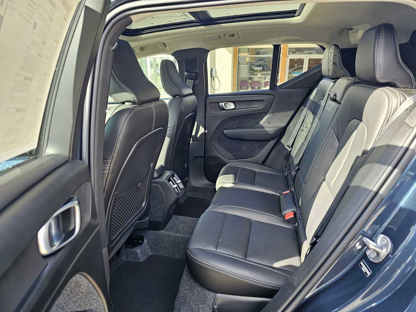New 2026 Volvo XC40 B5 Core w/ Climate Package AWD/4WD image 19
