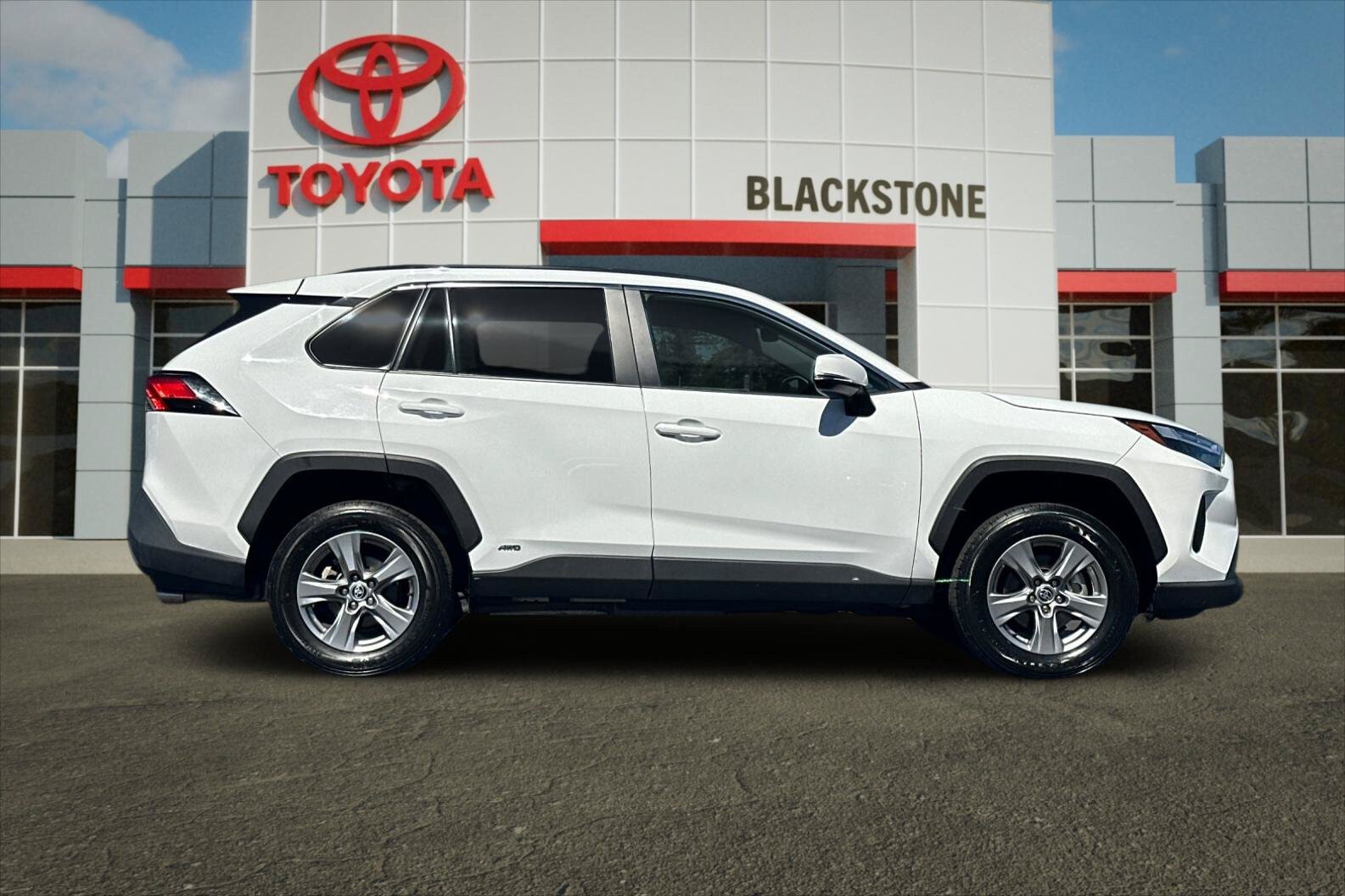 Used 2025 Toyota RAV4 LE AWD/4WD image 2