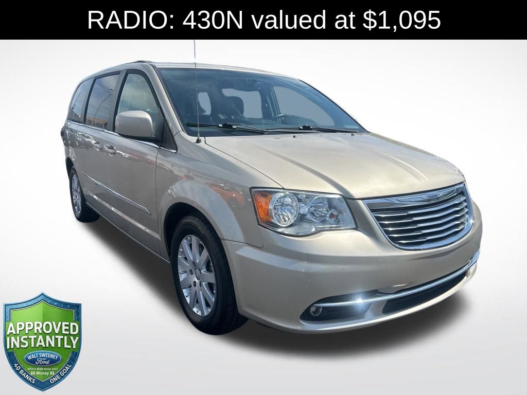 Used 2016 Chrysler Town & Country Touring FWD image 1
