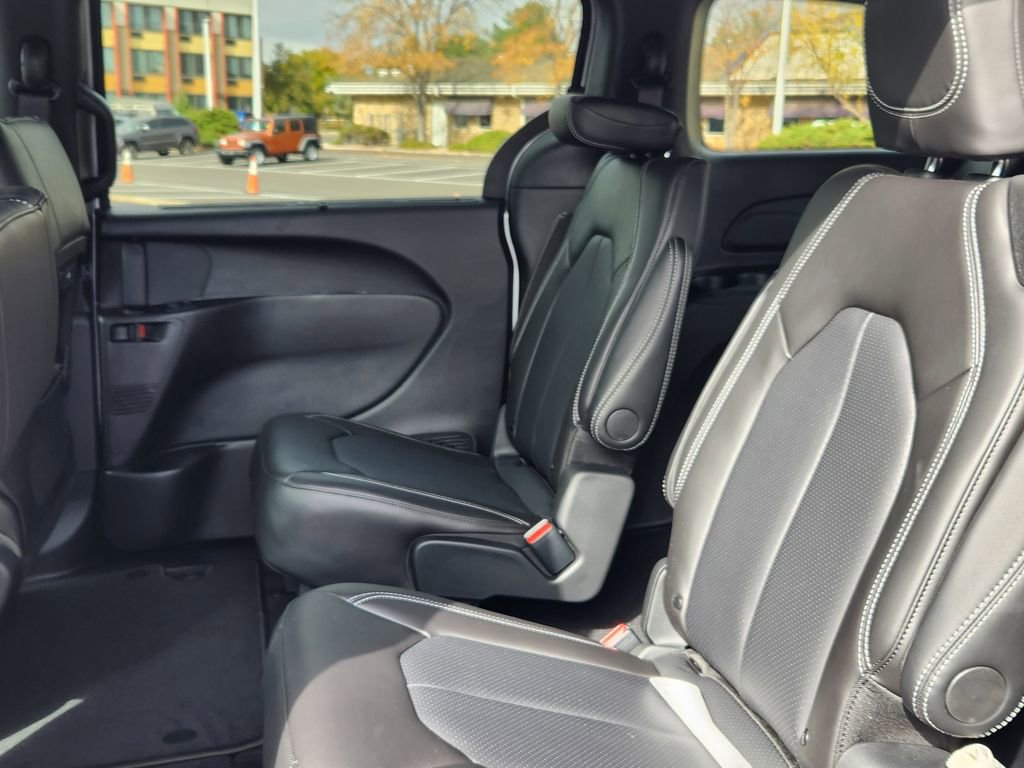New 2026 Chrysler Pacifica Select w/ S Appearance Package image 10