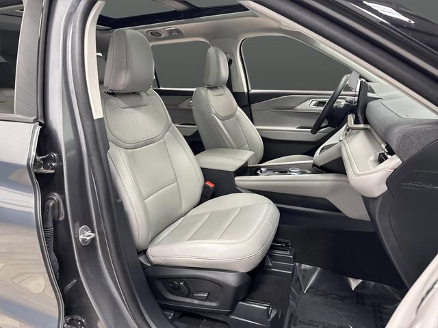 Used 2025 Ford Explorer Active w/ Active Comfort Package image 32