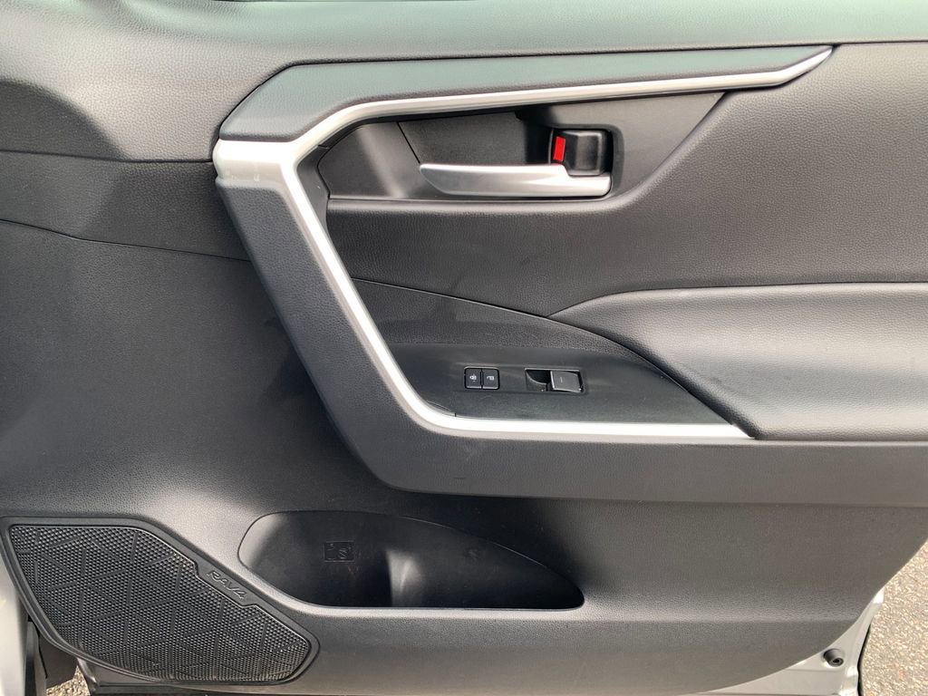 Used 2025 Toyota RAV4 XLE image 20