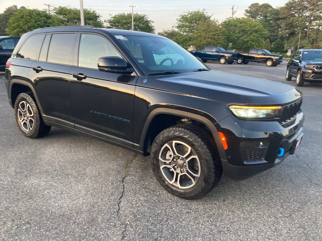New 2024 Jeep Grand Cherokee Trailhawk w/ Advanced Protech Group II AWD/4WD image 8