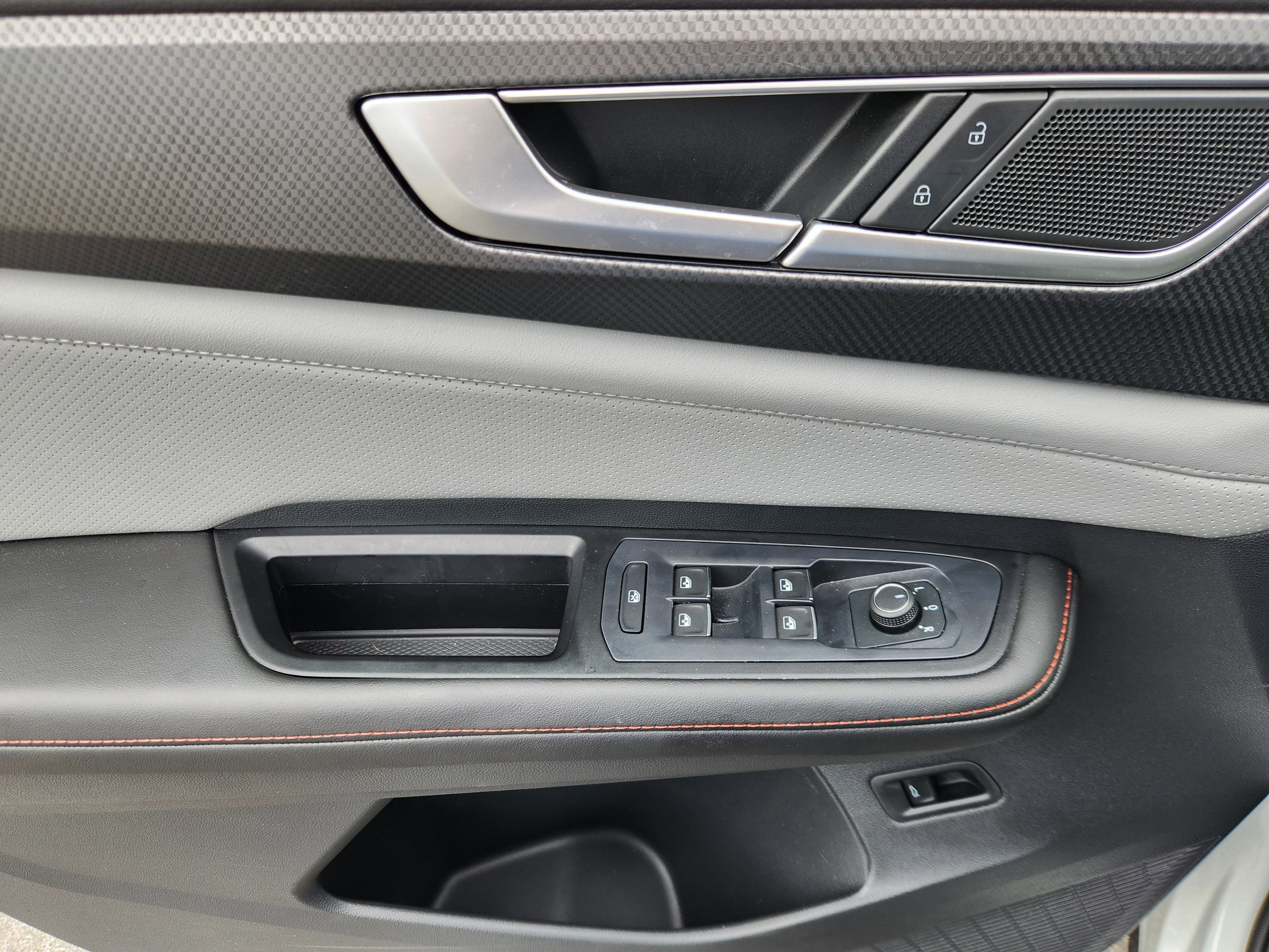 Certified 2025 Volkswagen Atlas Peak Edition SE image 18