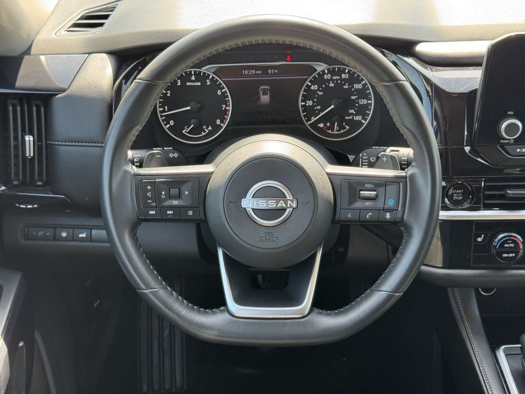 Used 2025 Nissan Pathfinder SV FWD image 11