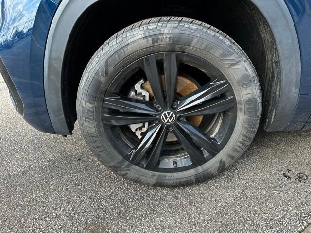 Certified 2023 Volkswagen Atlas Cross Sport SEL R-Line image 9