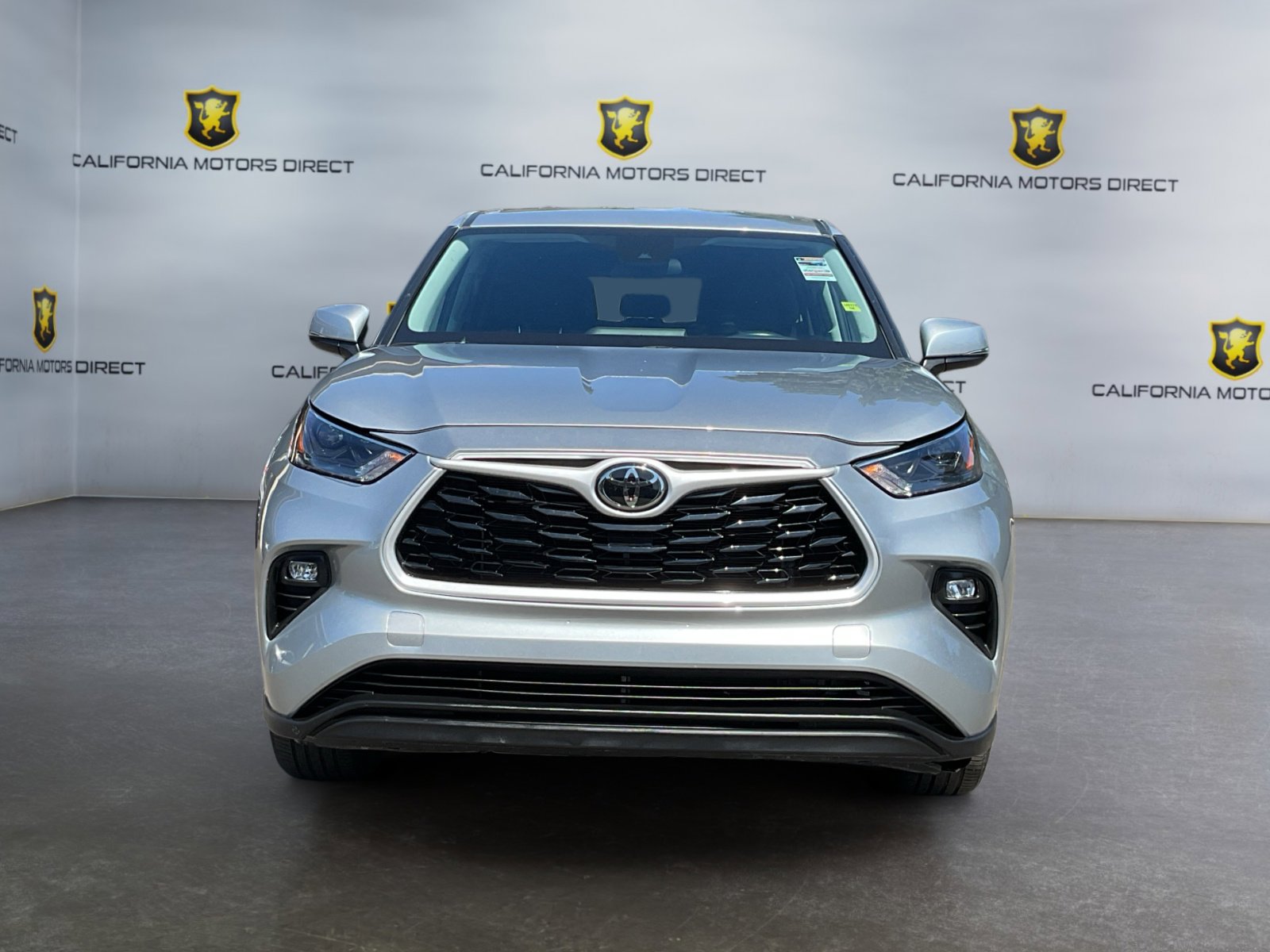 Used 2024 Toyota Highlander LE image 2