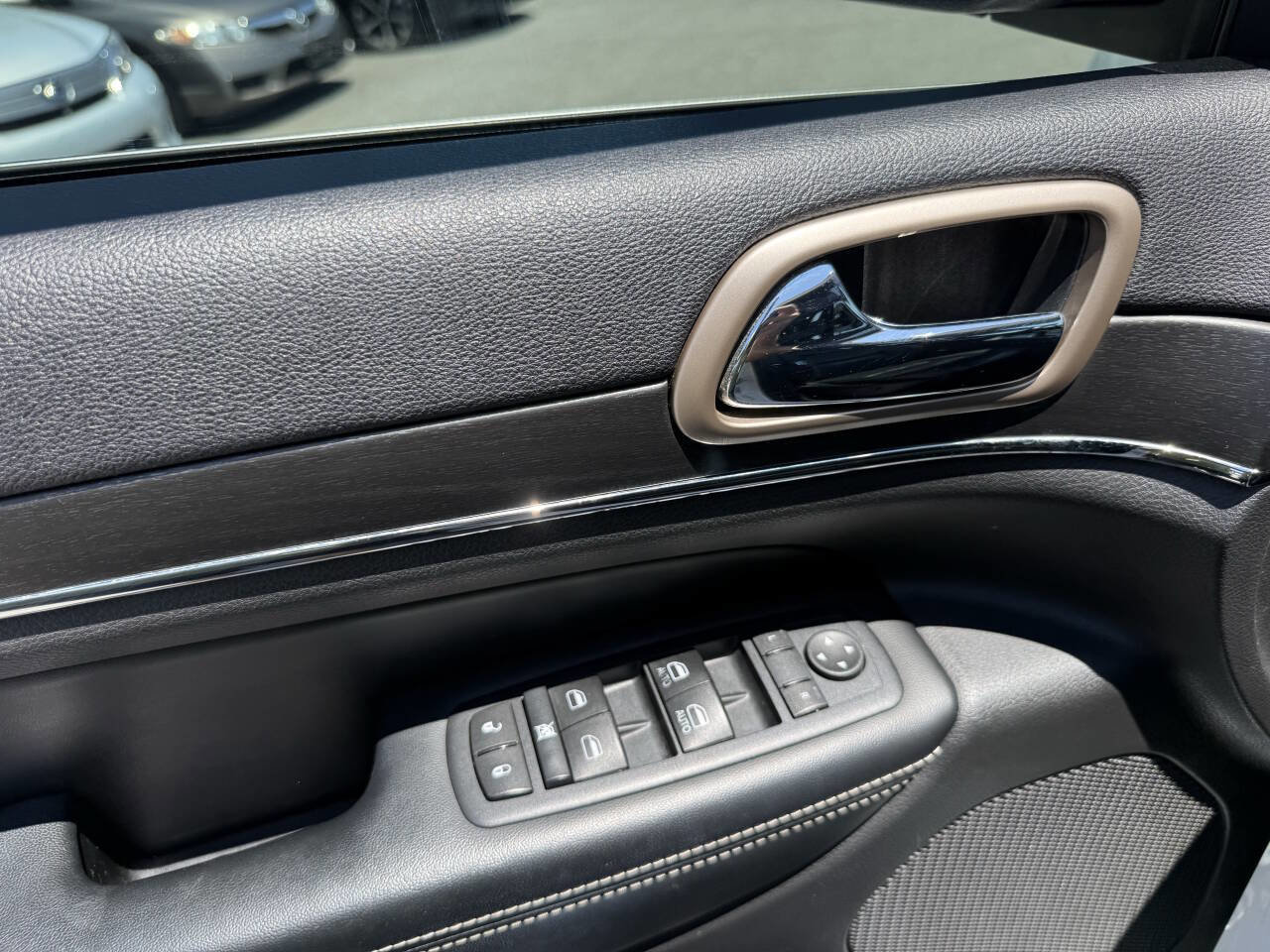 Used 2015 Jeep Grand Cherokee Limited AWD/4WD image 25