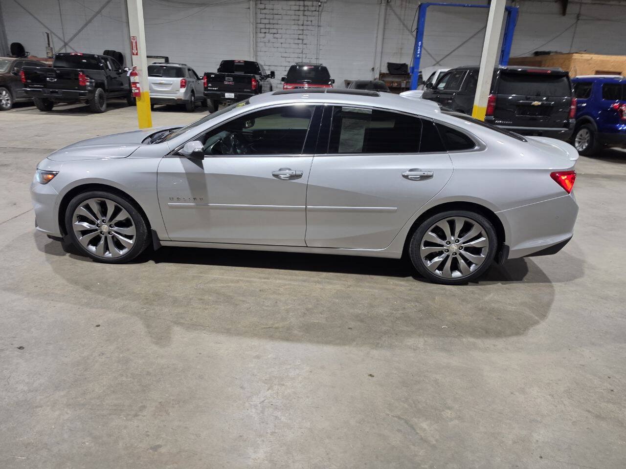 Used 2017 Chevrolet Malibu Premier w/ Premier Sun and Wheel Package FWD image 5
