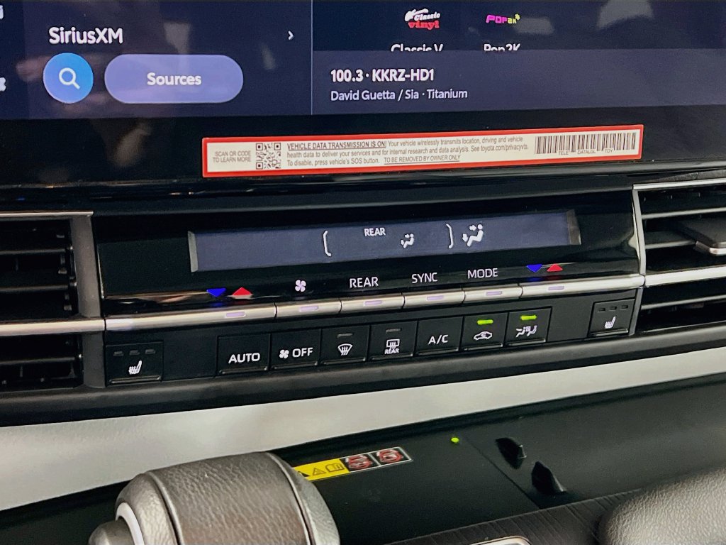 Certified 2025 Toyota Sienna XLE FWD image 13