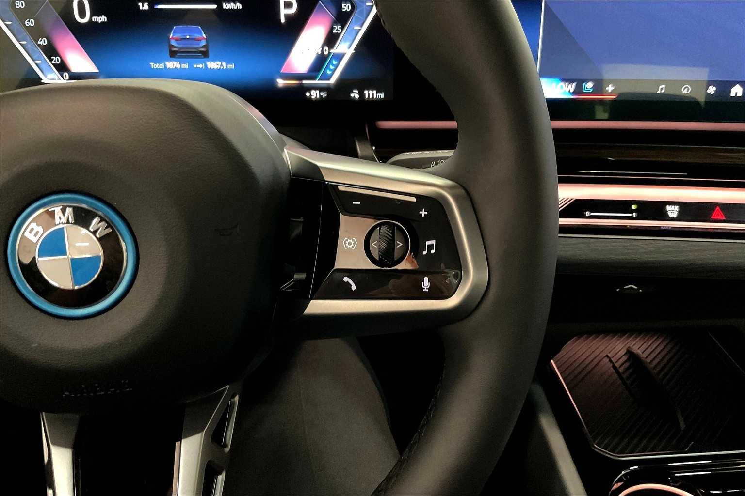 Used 2025 BMW i5 xDrive40 w/ Executive Package image 22