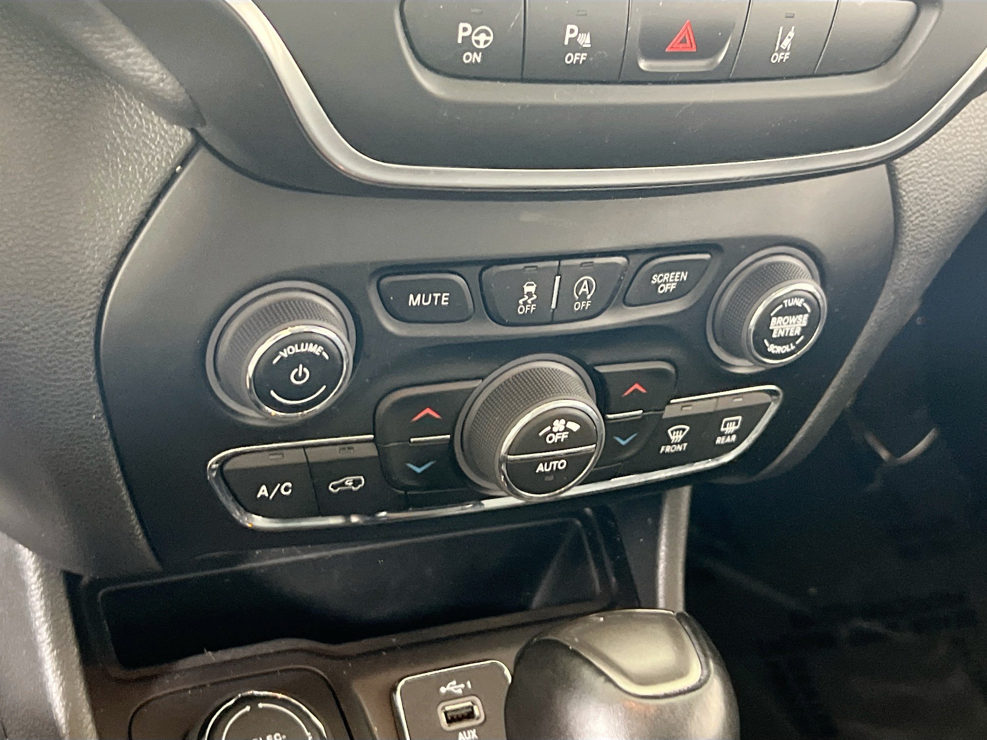 Used 2023 Jeep Cherokee Altitude Lux w/ Lux Elite Package AWD/4WD image 16