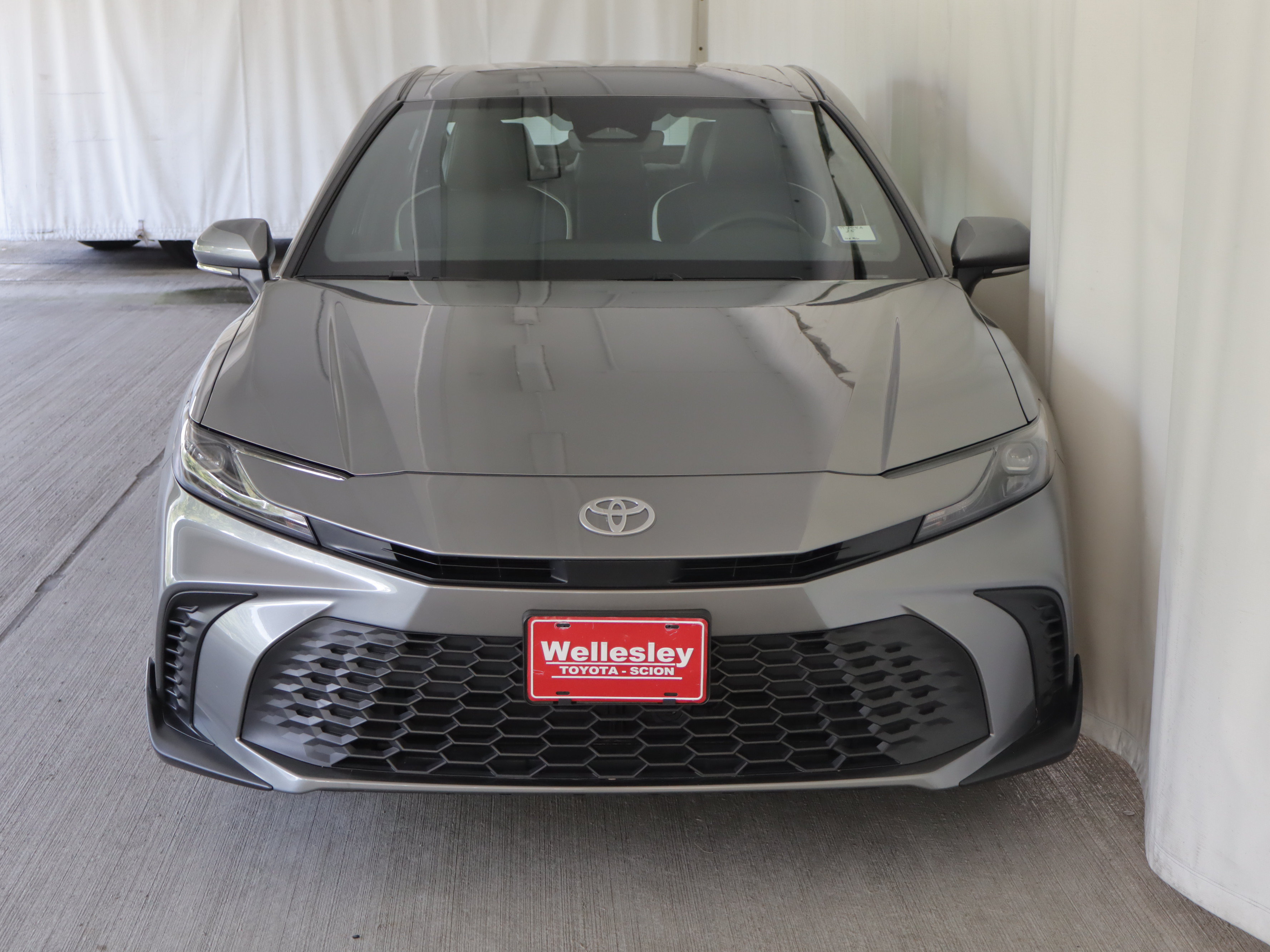 Used 2025 Toyota Camry SE w/ Convenience Package FWD image 3
