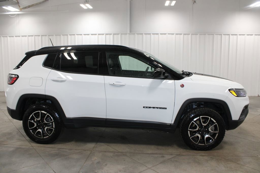 Used 2025 Jeep Compass Trailhawk image 11
