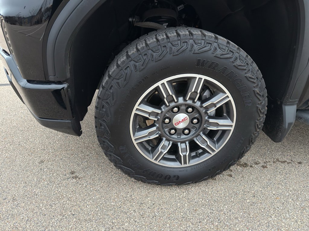 Used 2024 GMC Sierra 1500 AT4 w/ Technology Package image 9