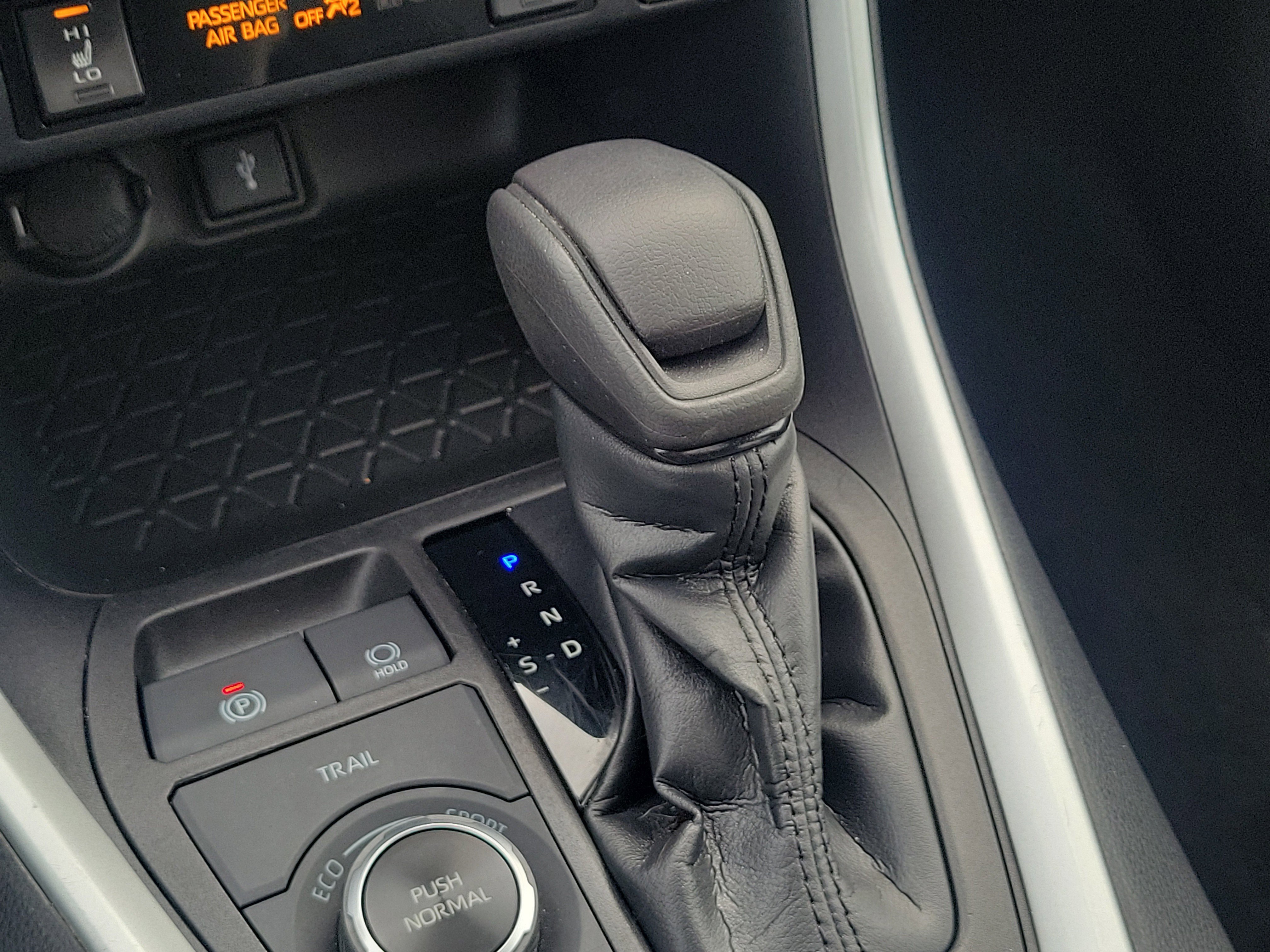 Used 2021 Toyota RAV4 XLE w/ Convenience Package image 36