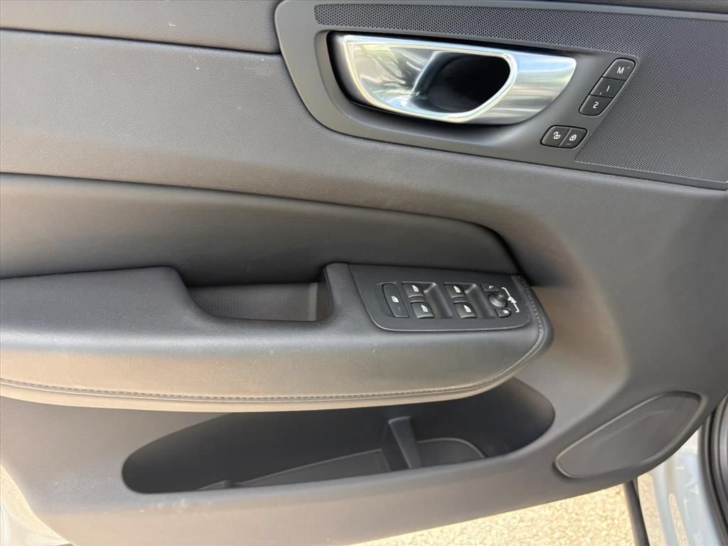 Used 2024 Volvo XC60 B5 Core AWD/4WD image 20