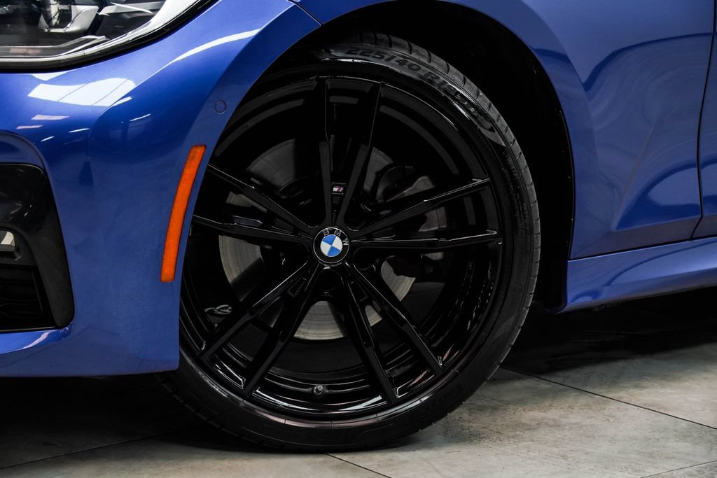 Used 2021 BMW 330i Sedan w/ M Sport Package RWD image 3