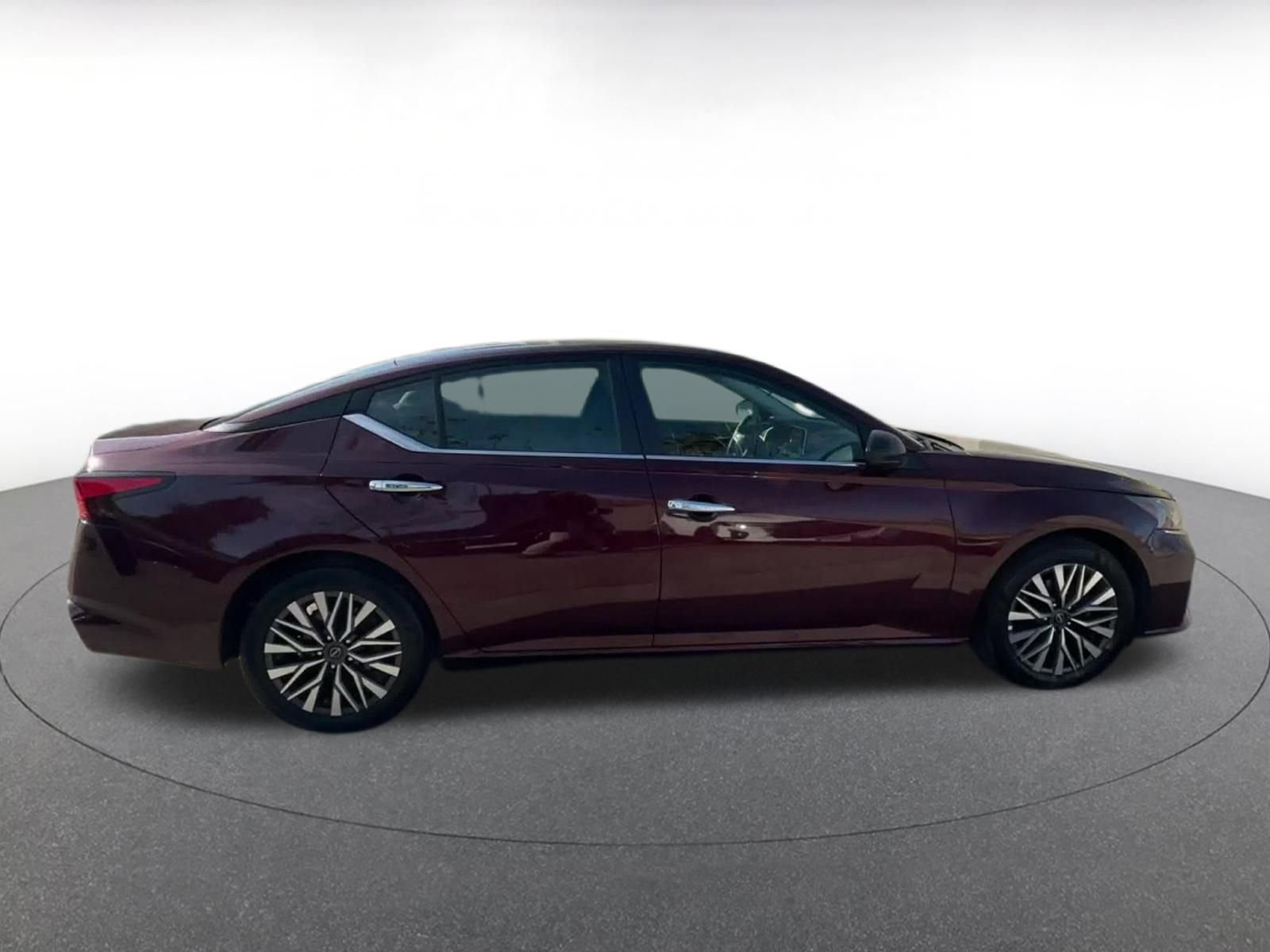 Used 2025 Nissan Altima 2.5 SV FWD image 16