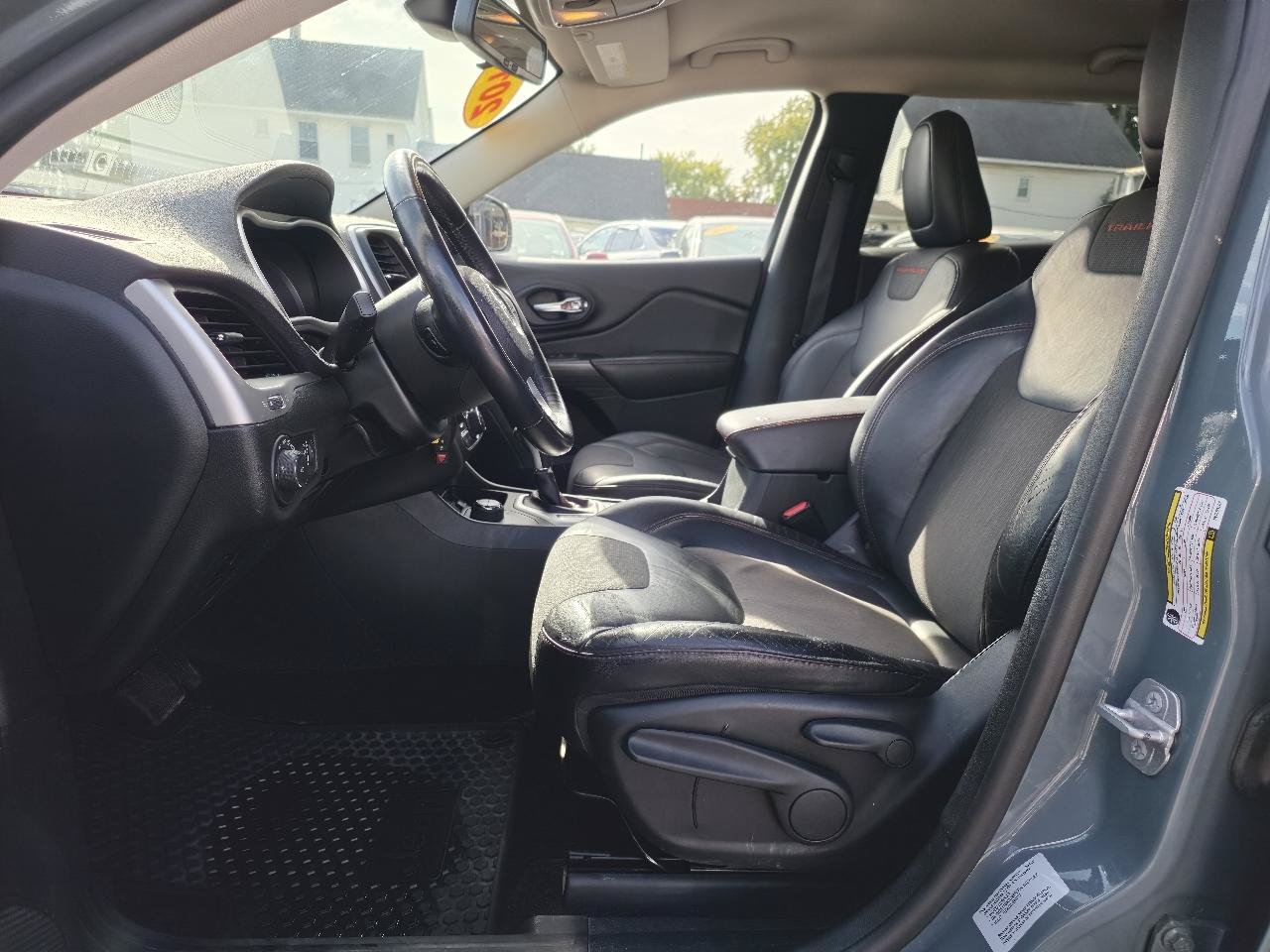Used 2015 Jeep Cherokee Trailhawk w/ Cold Weather Group AWD/4WD image 12