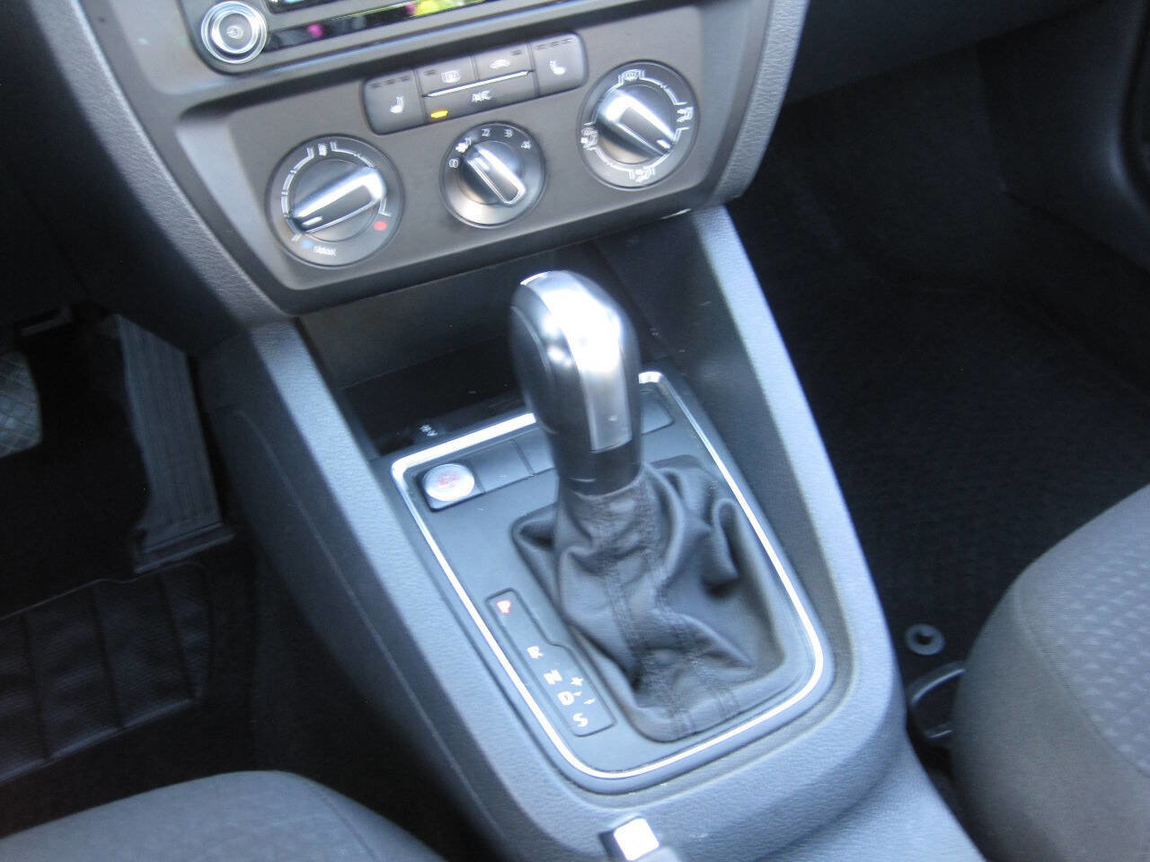 Used 2016 Volkswagen Jetta SE image 30