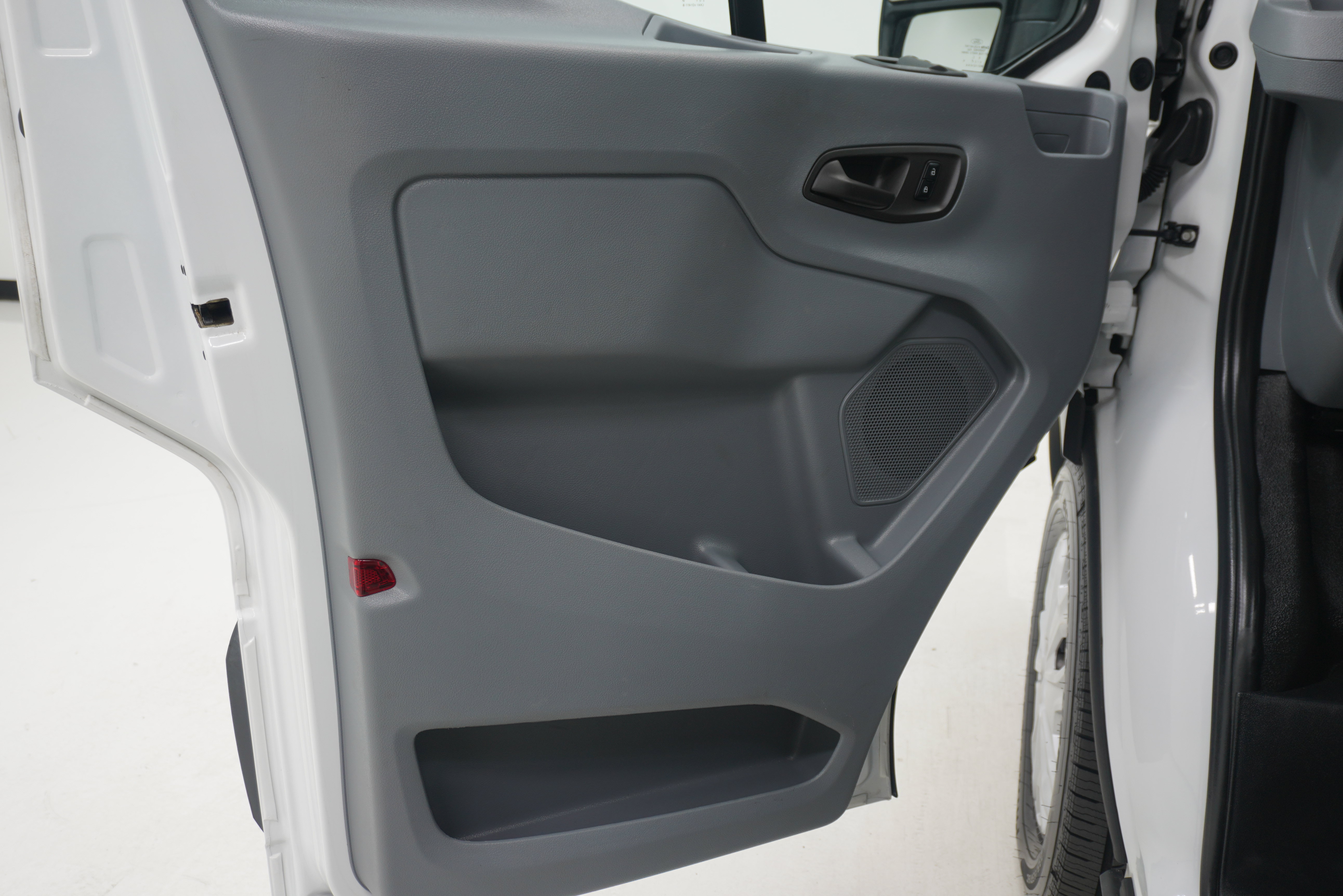 Used 2017 Ford Transit 350 XL RWD image 11