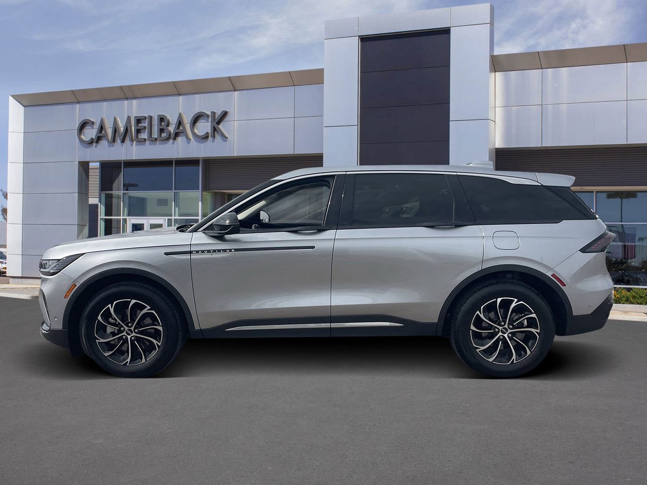 Certified 2024 Lincoln Nautilus Premier image 3