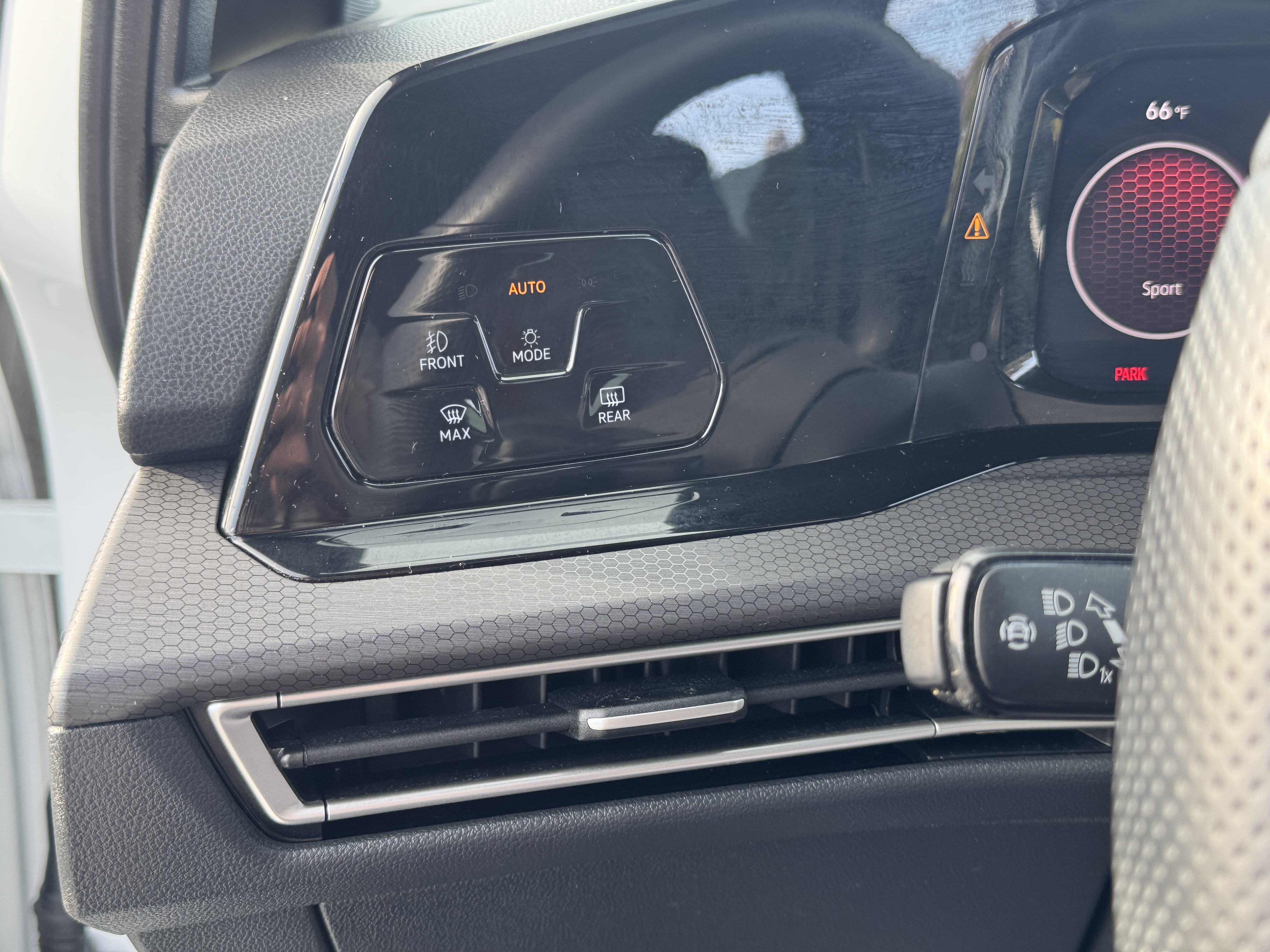 Used 2022 Volkswagen GTI SE FWD image 15