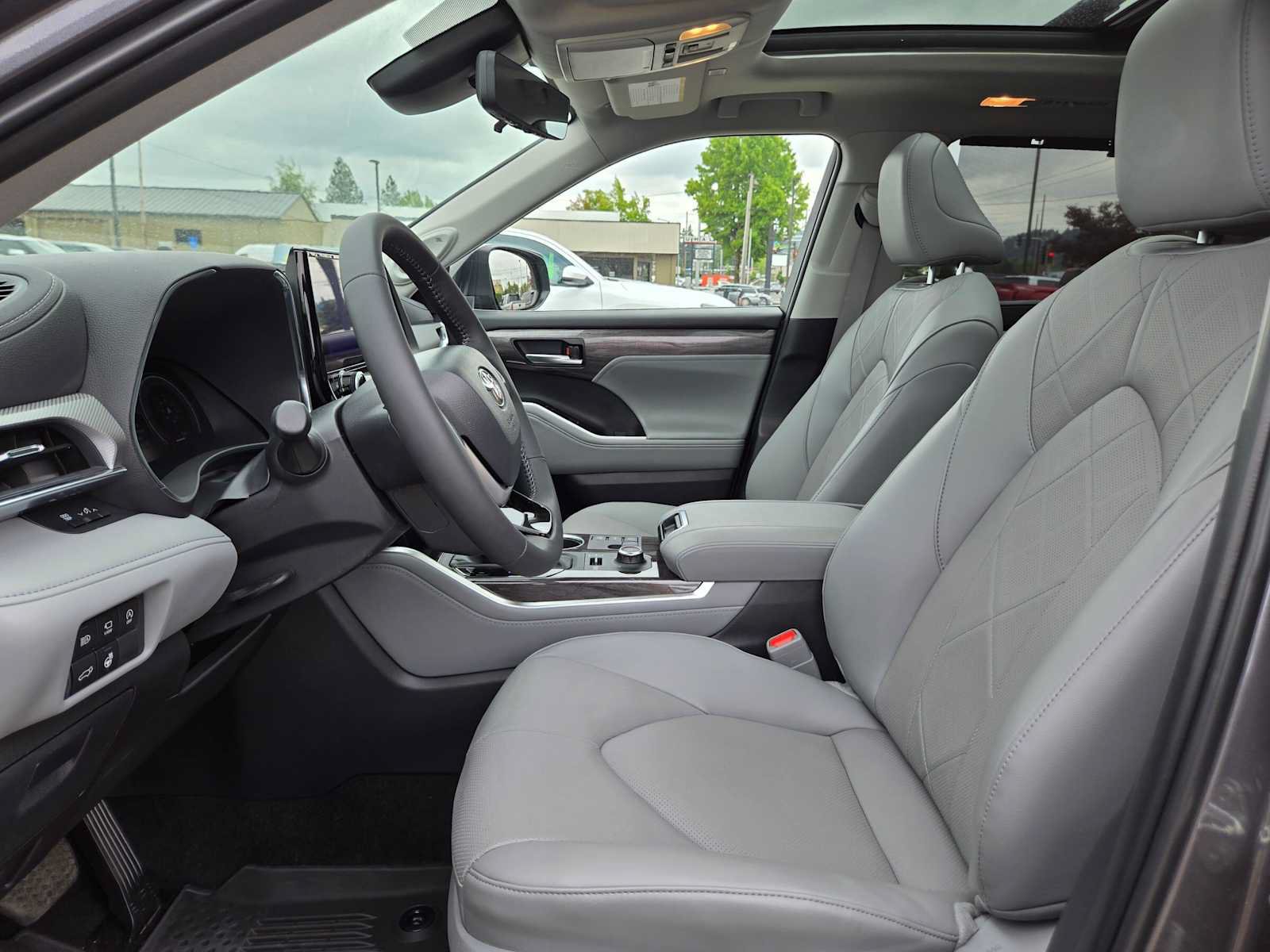 Certified 2025 Toyota Highlander Platinum AWD/4WD image 22