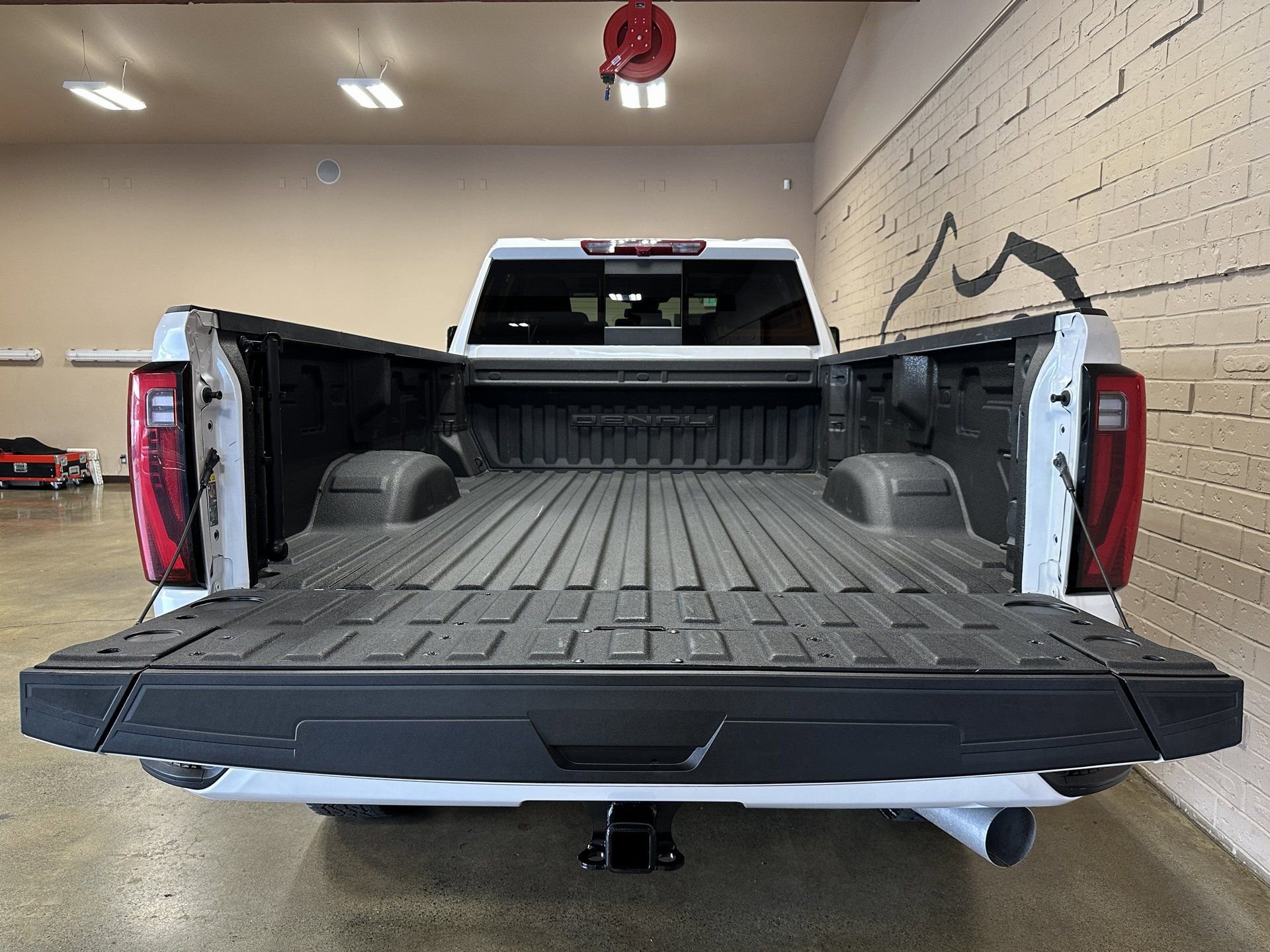 Used 2024 GMC Sierra 3500 Denali image 7