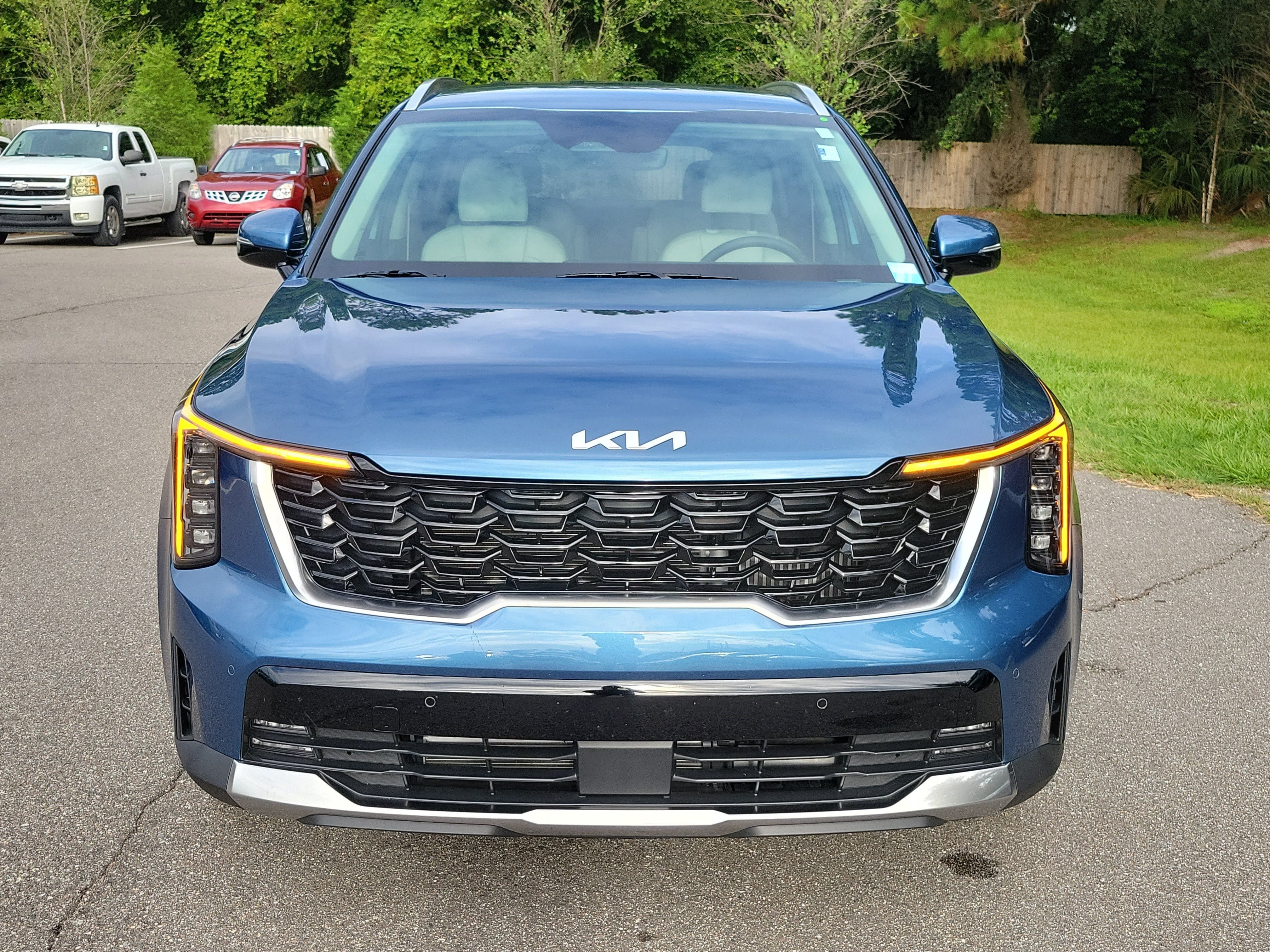 Certified 2025 Kia Sorento EX FWD image 2