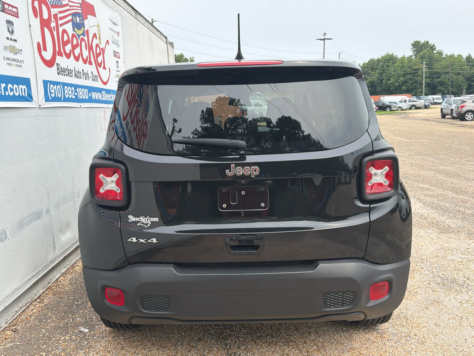 Used 2023 Jeep Renegade Latitude AWD/4WD image 4