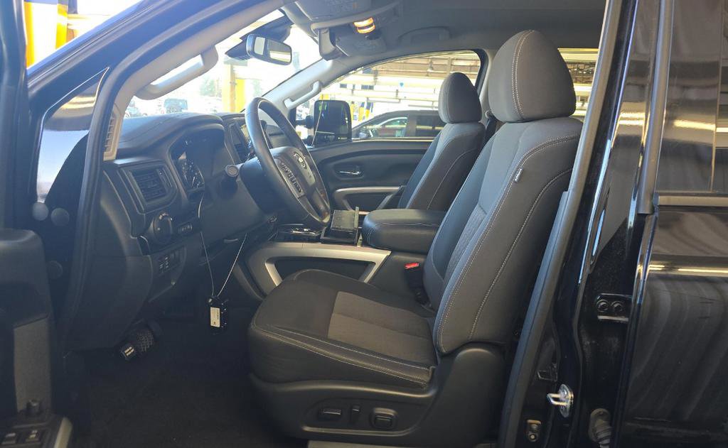 Used 2022 Nissan Titan SV w/ SV Convenience Package image 6