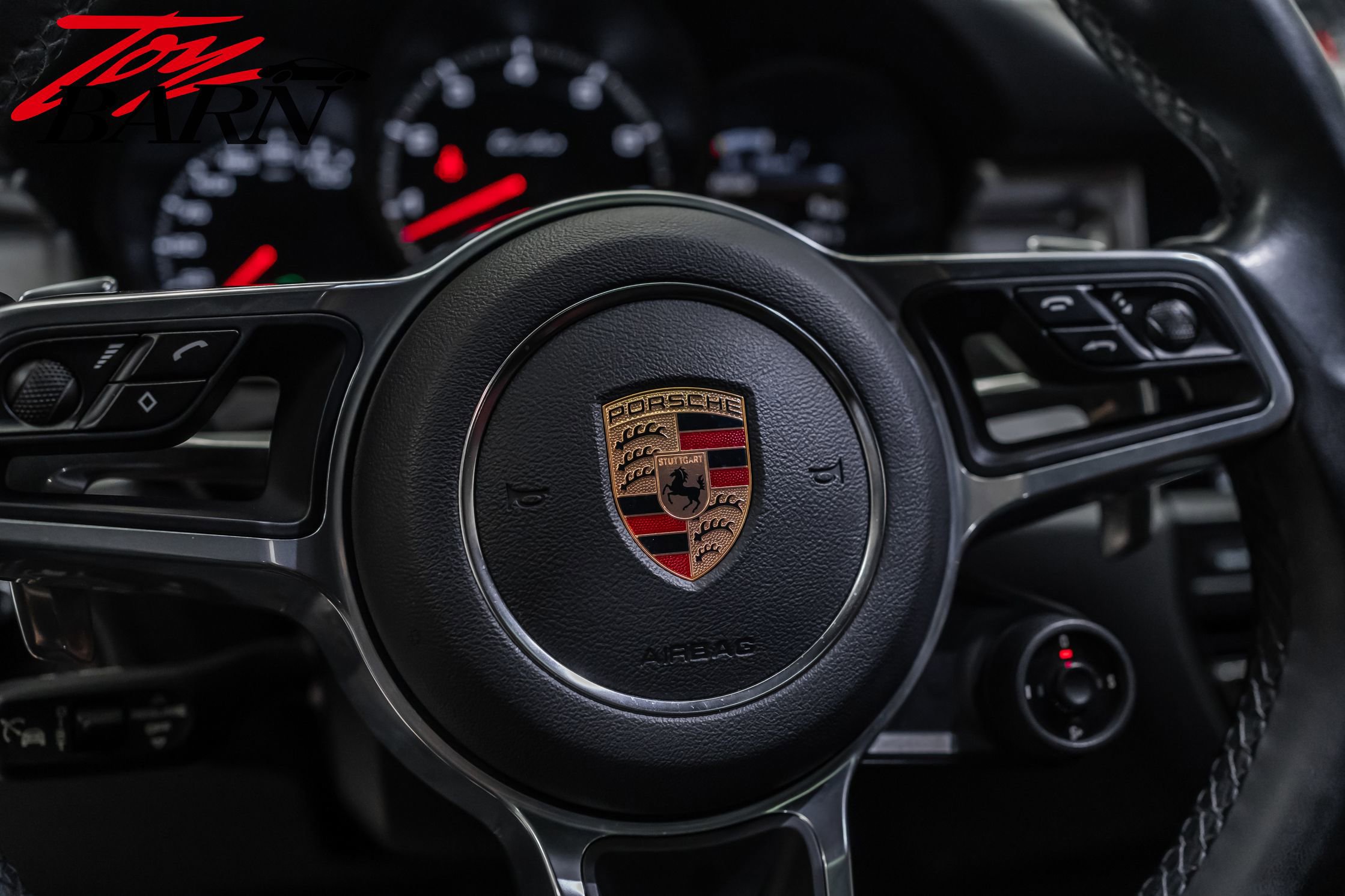 Used 2020 Porsche Macan Turbo image 33