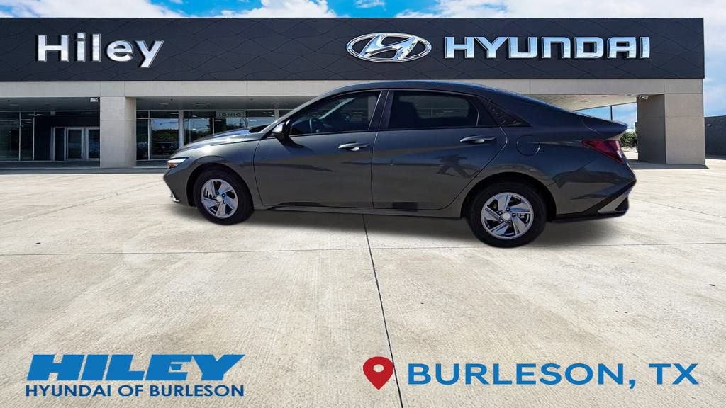 New 2026 Hyundai Elantra SE FWD image 4