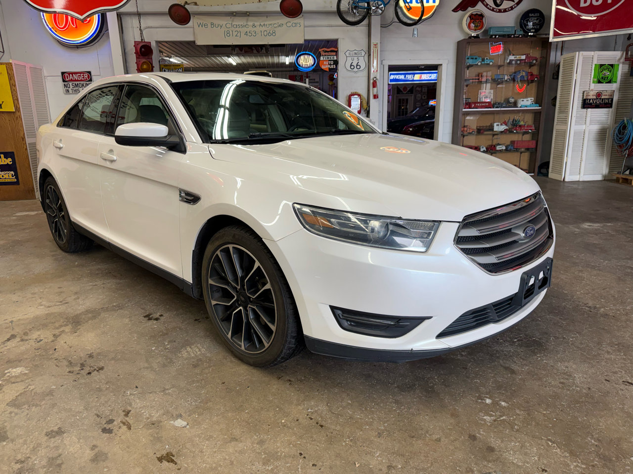 Used 2018 Ford Taurus SEL w/ Equipment Group 201A image 7