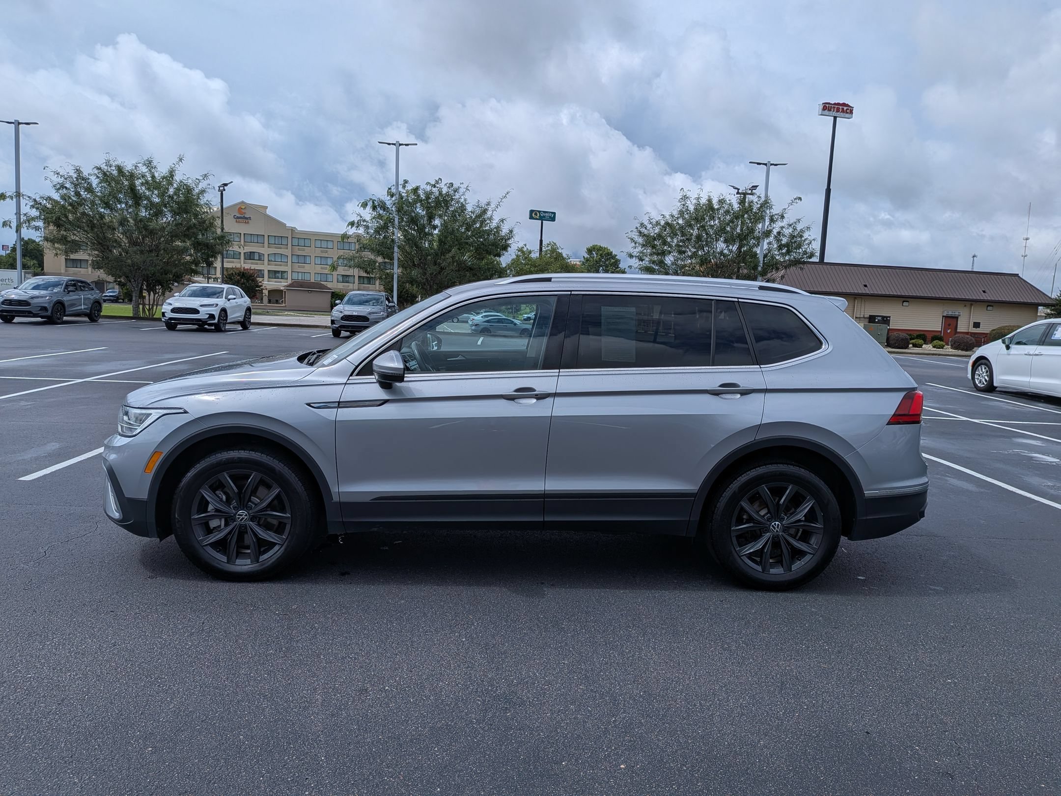 Used 2024 Volkswagen Tiguan SE FWD image 6