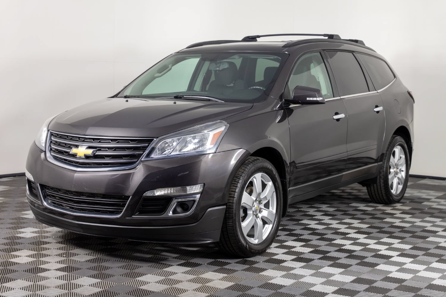 Used 2017 Chevrolet Traverse LT w/ True North Edition AWD/4WD image 2