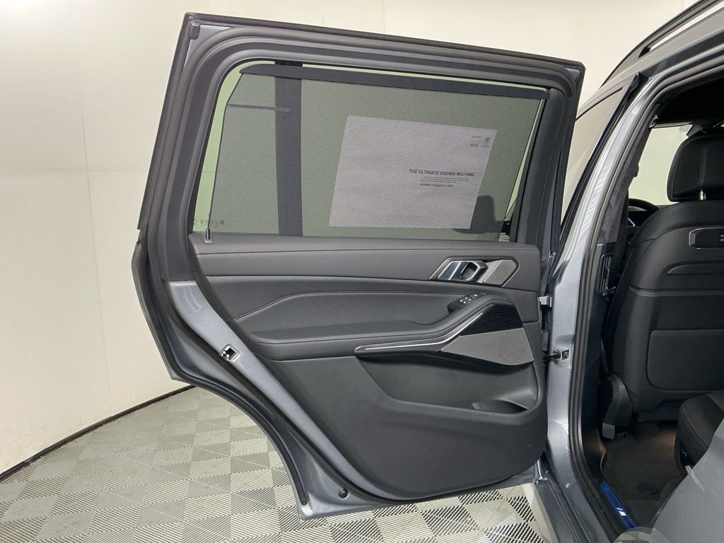 New 2026 BMW X7 xDrive40i w/ M Sport Package AWD/4WD image 24